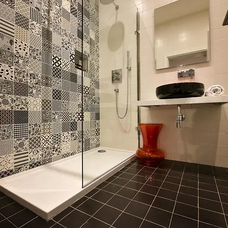 Quaint 4*